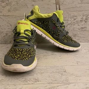 Champion woman’s size 8 used in good condition